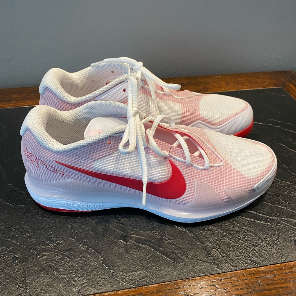 Nike Mens NikeCourt Zoom Pro Tennis sneakers